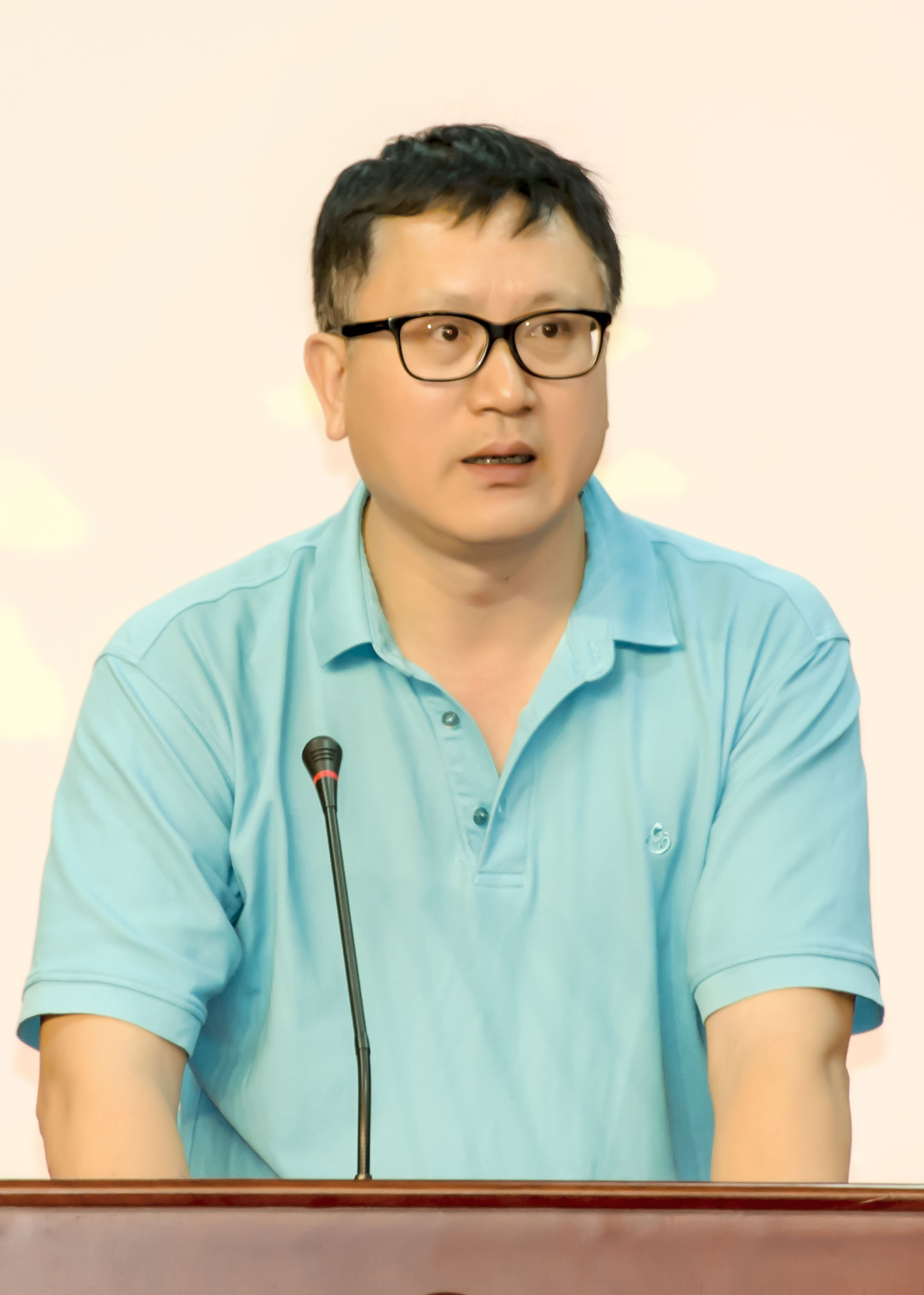天涯海角公司总经理杨永红同志作公司2018年工作总结