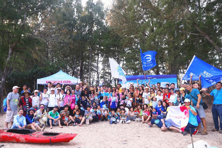 2月23日，垃圾清理大作战活动参与志愿者在后海湾南部海滩区域合影留念-10