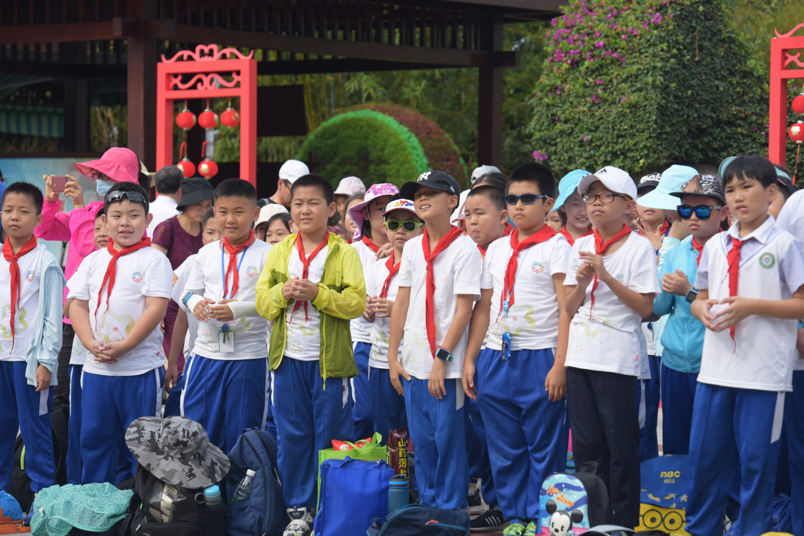 三亚八一小学四年级学生走进大小洞天研学旅行实践教育基地