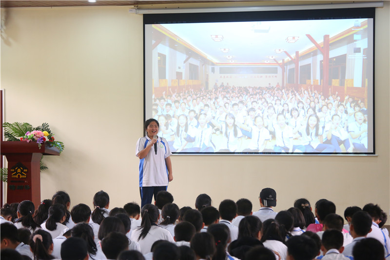 7、同学们在感恩分享会上