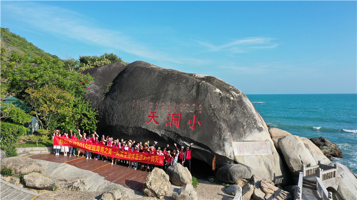凤凰采风团走进大小洞天 (5)