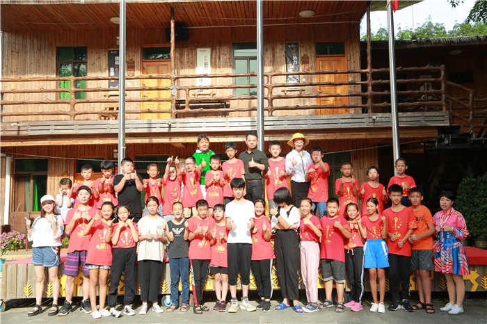 11、“少年演讲家”玩转槟榔谷 荡桨飞歌“悠黎客”