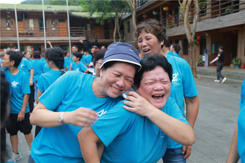 4、300名老同学分别40载 槟榔谷聚首重温激情岁月