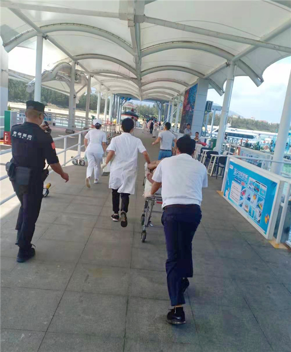 2、争分夺秒，不到20分钟完成了一场“生死时速”的水上救援
