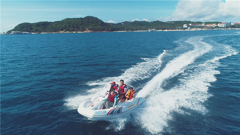 游客体验卡丁船