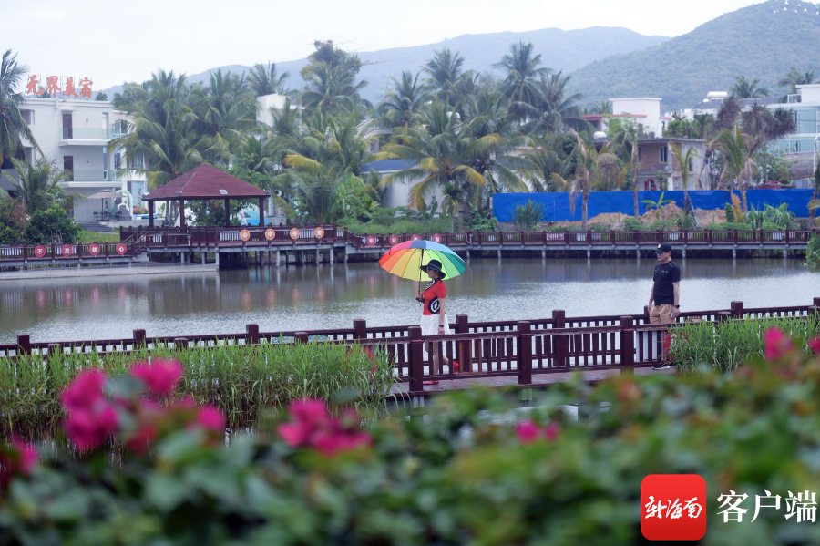 进入暑期旅游旺季 三亚各大民宿推出促销活动